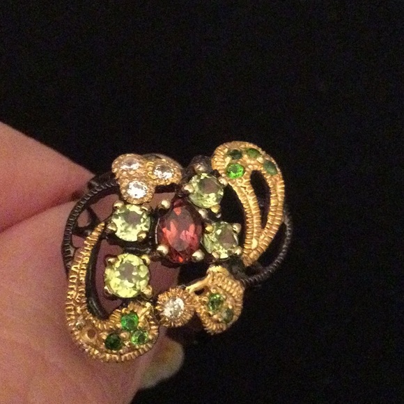Breathtaking Garnet & Peridot Ring - Picture 5 of 9